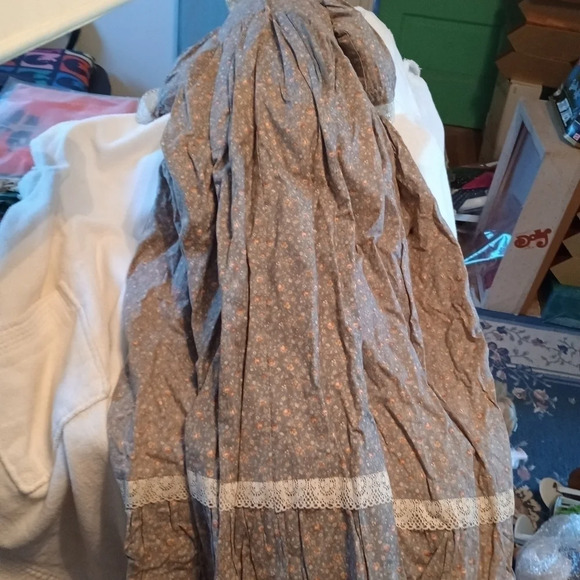 VINTAGE Porcelain Baby Doll with Long Flowing Gown Collectible - Picture 4 of 4